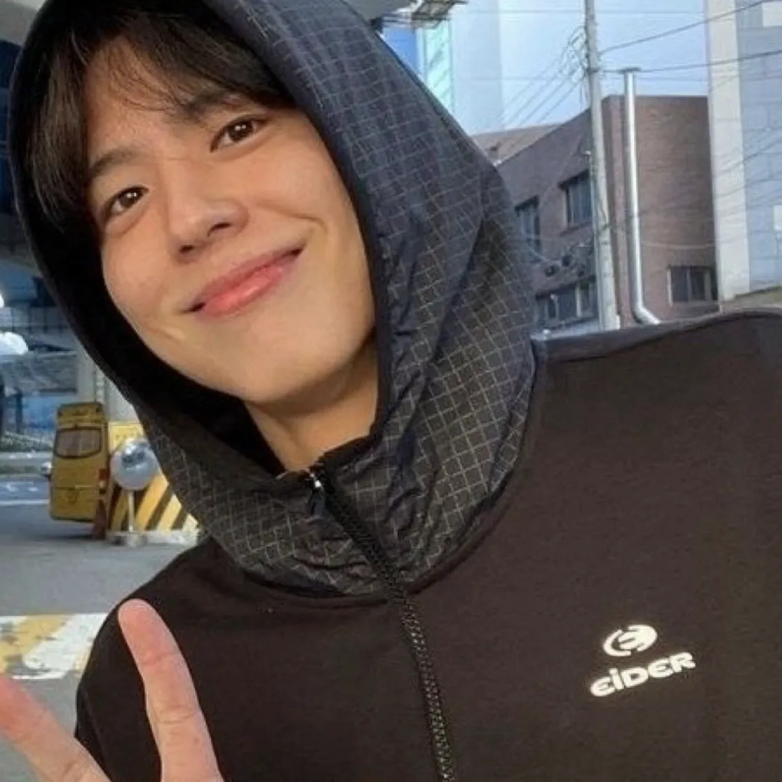 A moment captured by a fan of Park Bogum