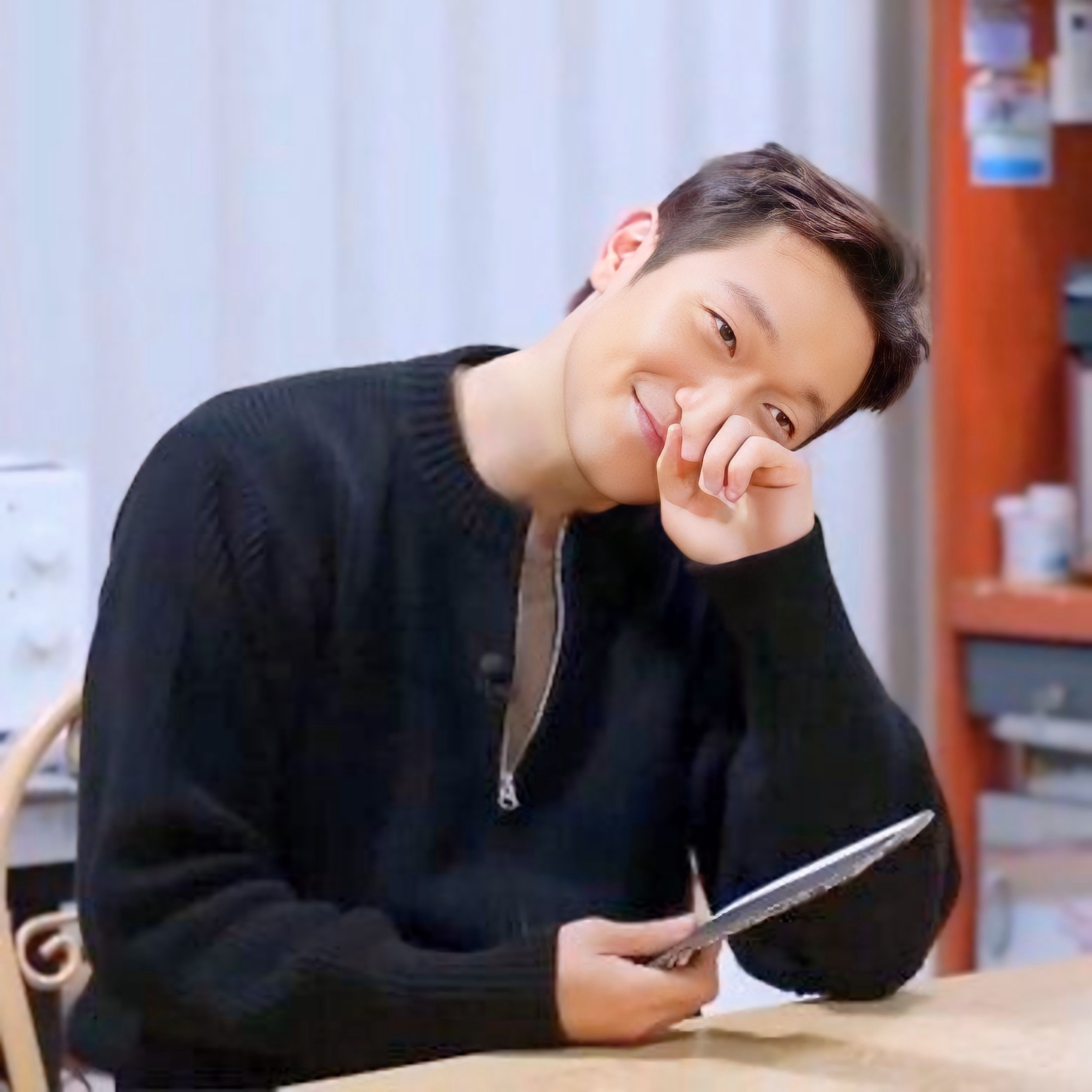 A moment captured by a fan of Son Seokkoo