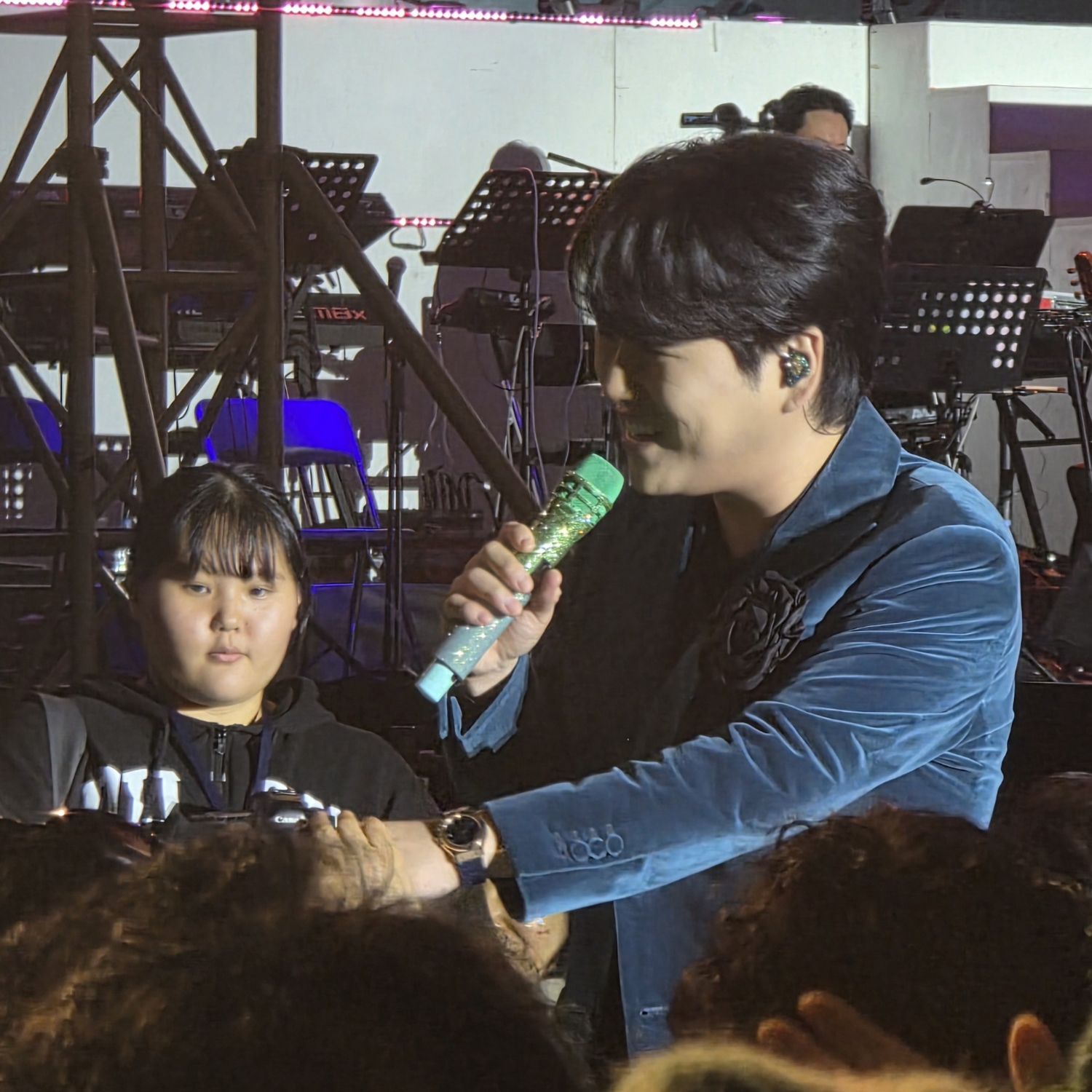 A moment captured by a fan of Hwang Youngwoong