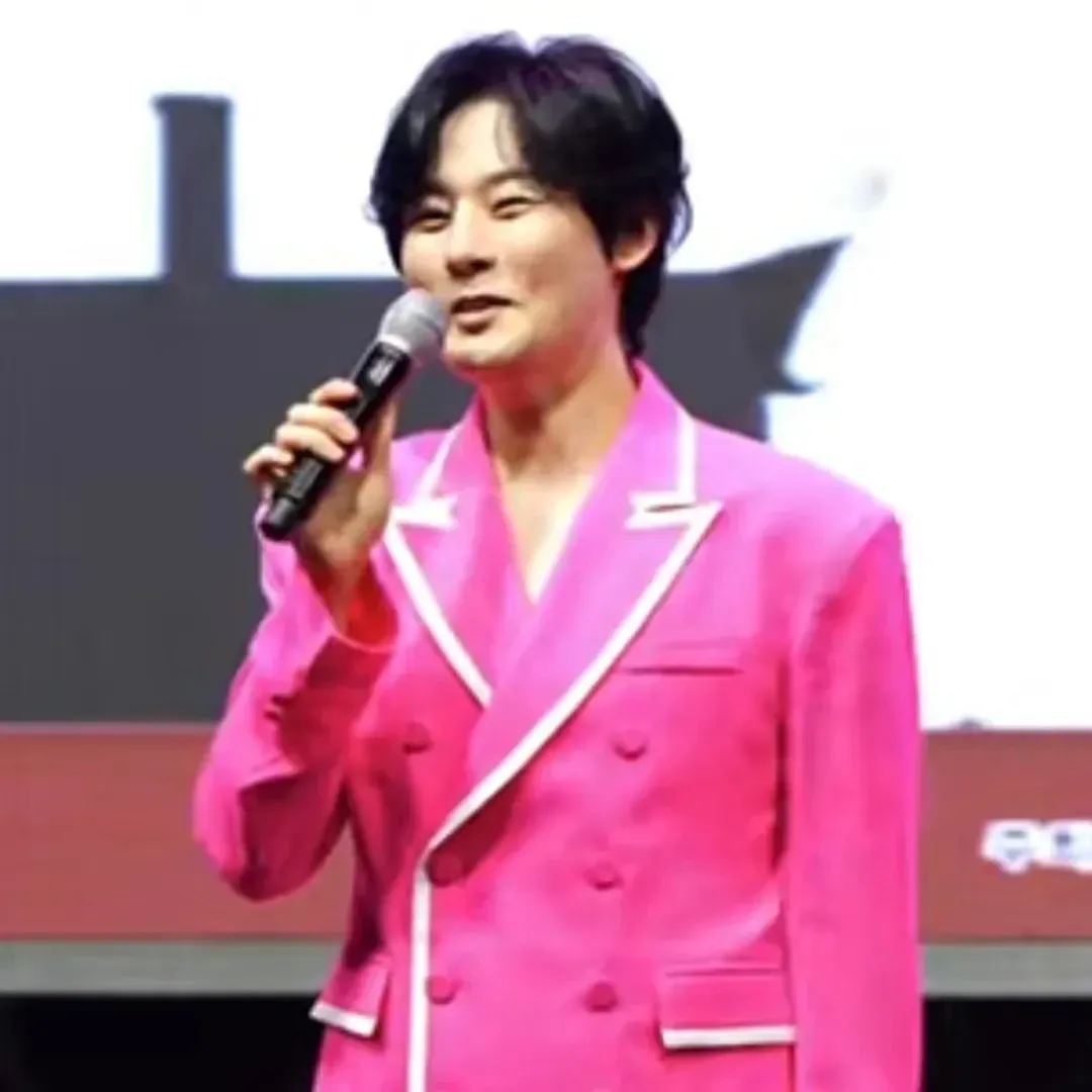 A moment captured by a fan of Kang Moonkyung