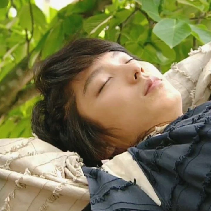 Behind-the-scenes cut of Lee Joongi