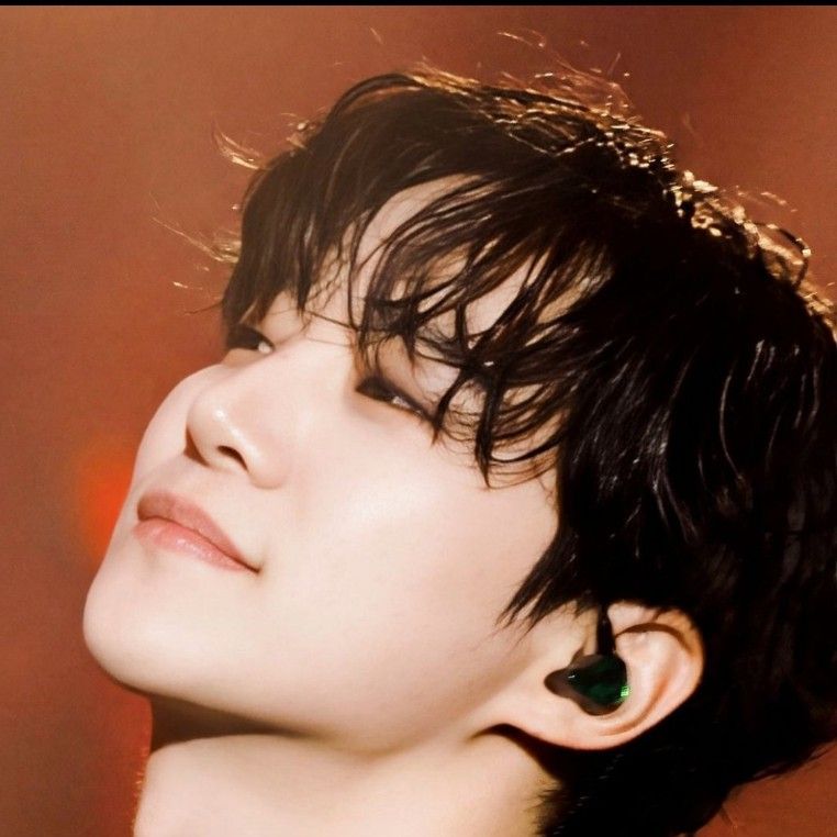 Behind-the-scenes cut of Lee Junho