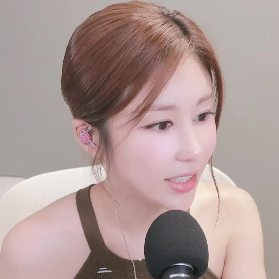 Cuplikan di balik layar dari Kim Soyou