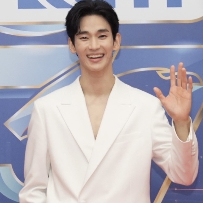 A moment captured by a fan of Kim Soohyun