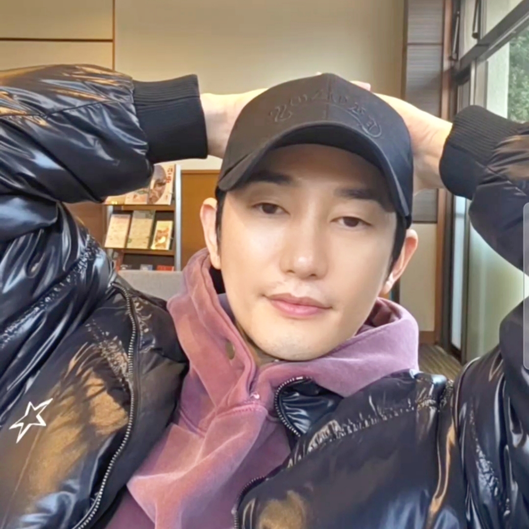 A moment captured by a fan of Park Sihoo