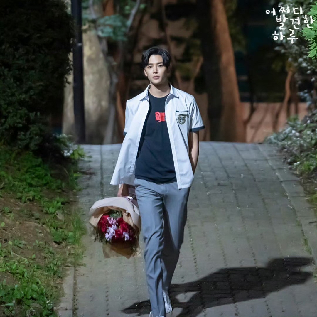 Foto kegiatan terbaru dari Rowoon