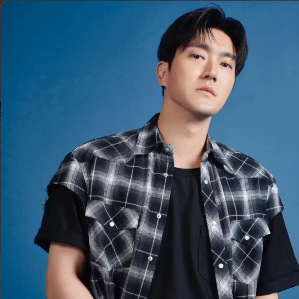 Recent activity shot of Choi Siwon