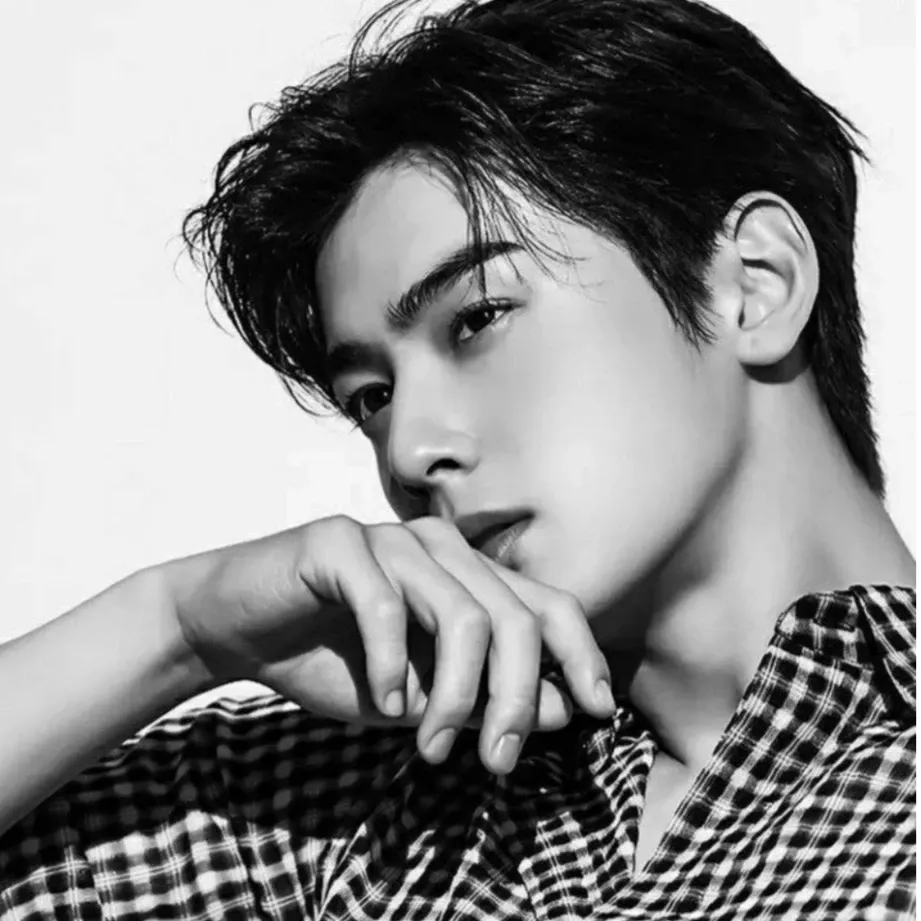 Latest photo of Cha Eunwoo