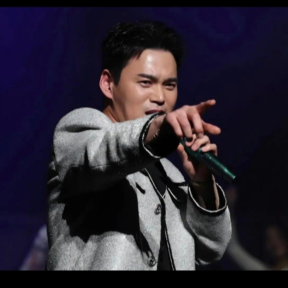 A moment captured by a fan of Cheonrokdam