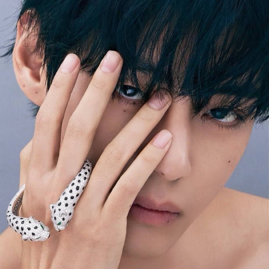 Recent activity shot of Kim Taehyung (V)