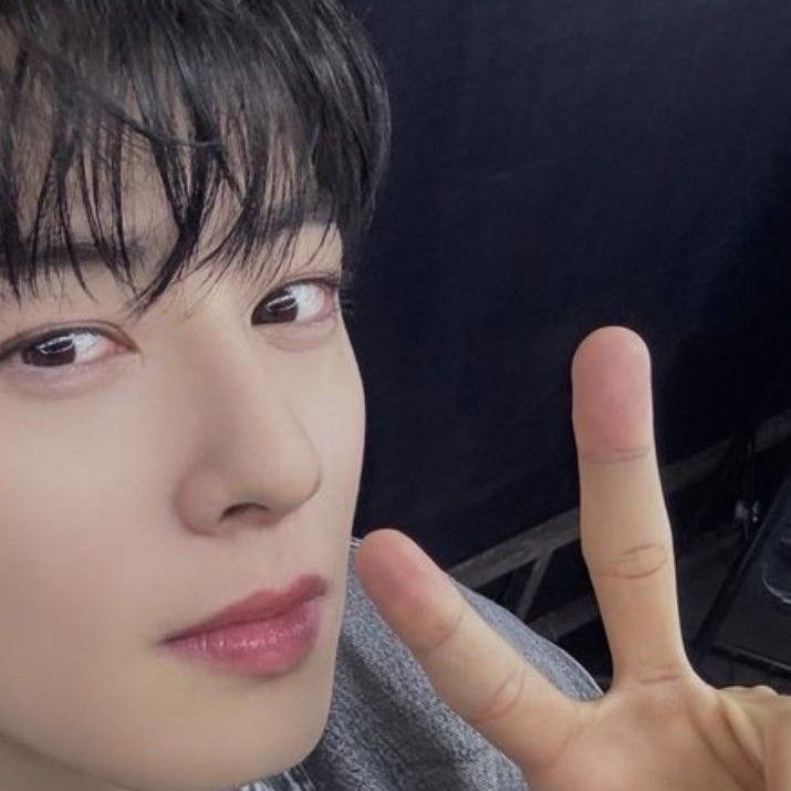 Latest photo of Cha Eunwoo