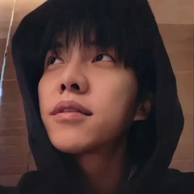 Foto terbaru dari Lee Seunggi