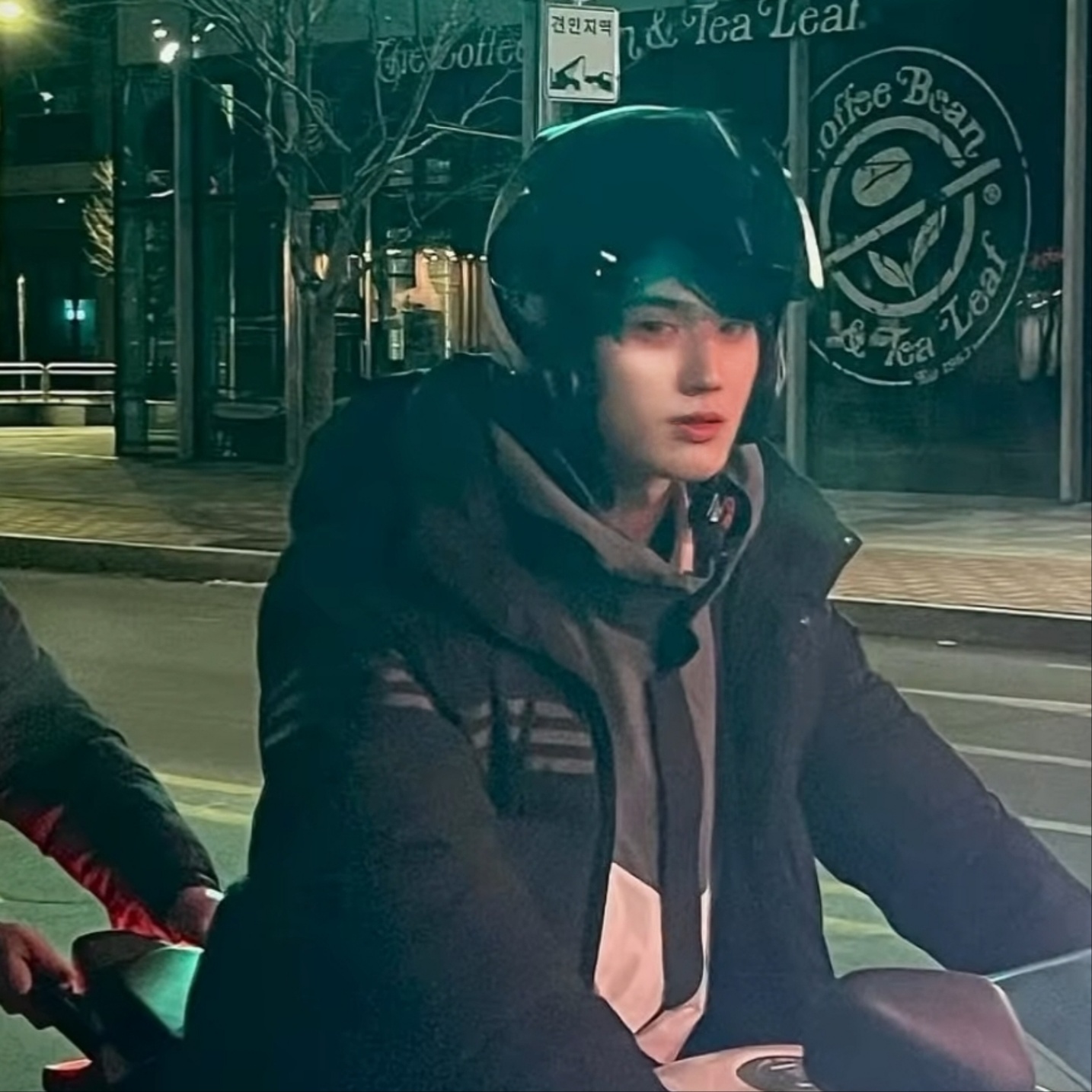 Behind-the-scenes cut of Hong Mingi