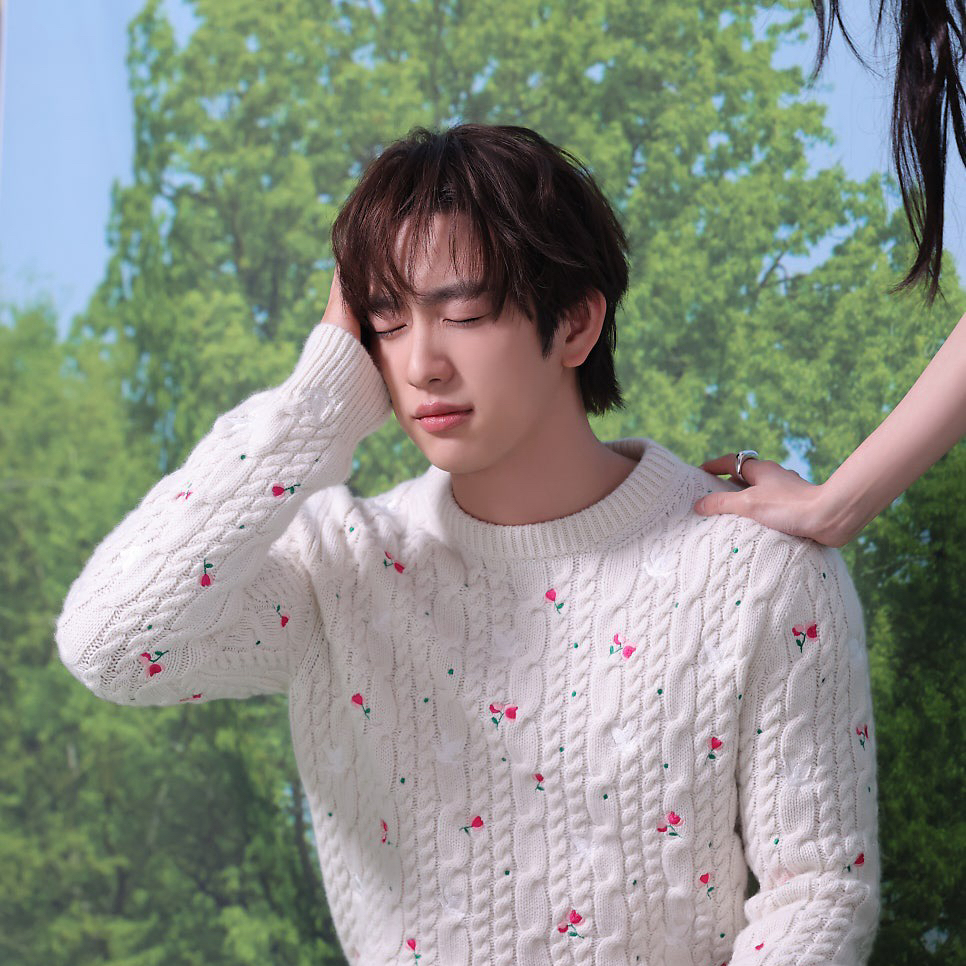 パク・ジニョンの最近の活動ショット