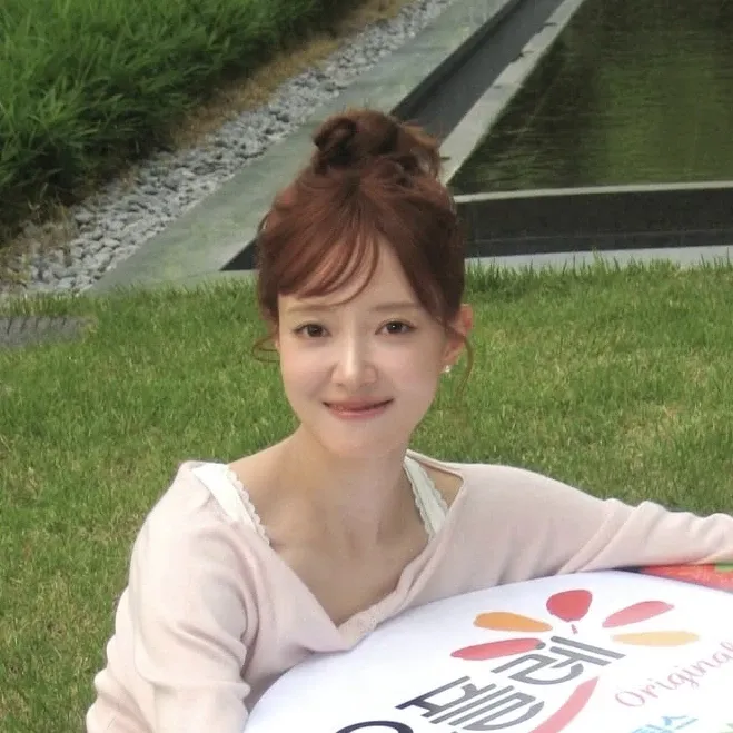 Behind-the-scenes cut of Lee Seyoung