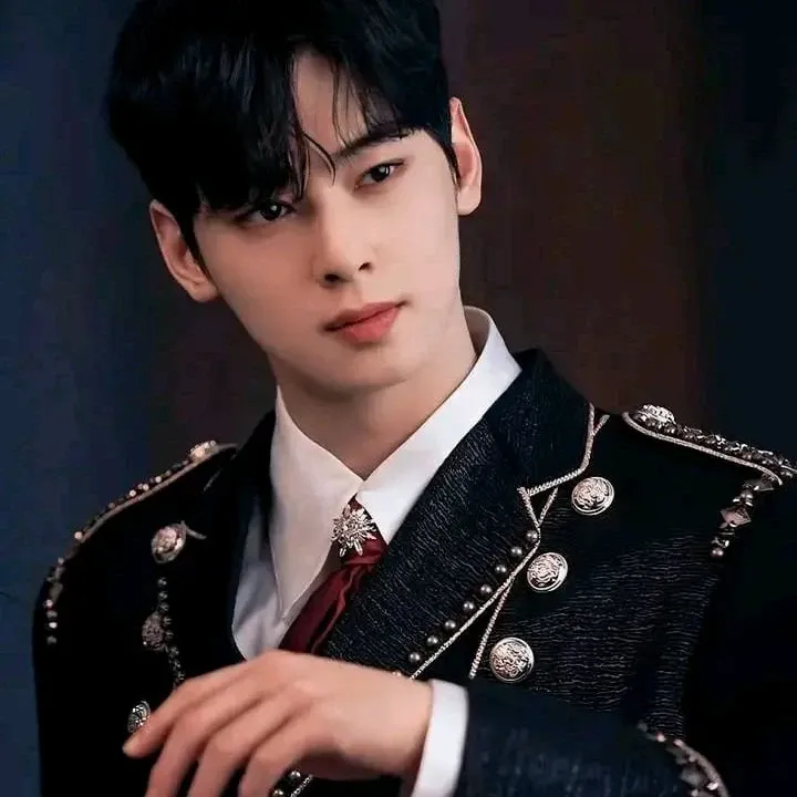 Behind-the-scenes cut of Cha Eunwoo