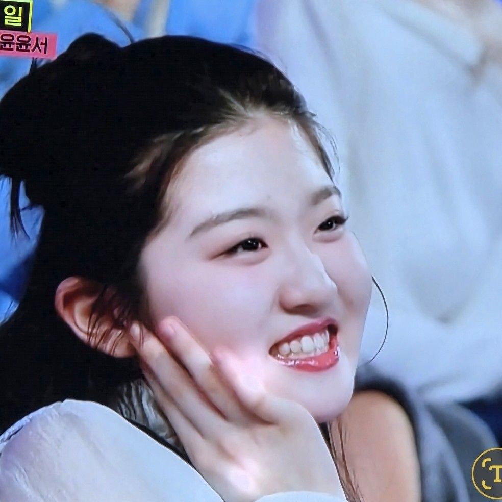 Behind-the-scenes cut of Yoon Yoonseo