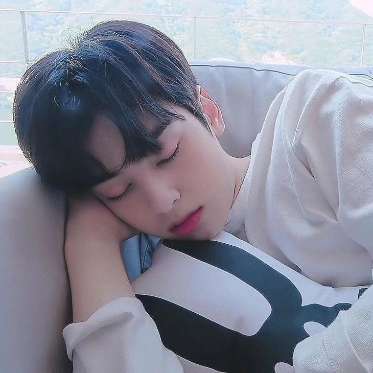 Foto terbaru dari Cha Eunwoo