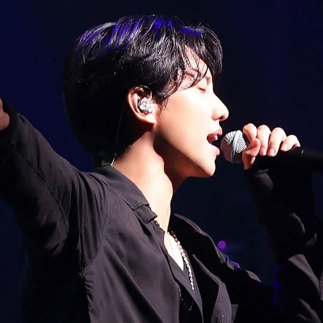 A moment captured by a fan of Lee Seunggi