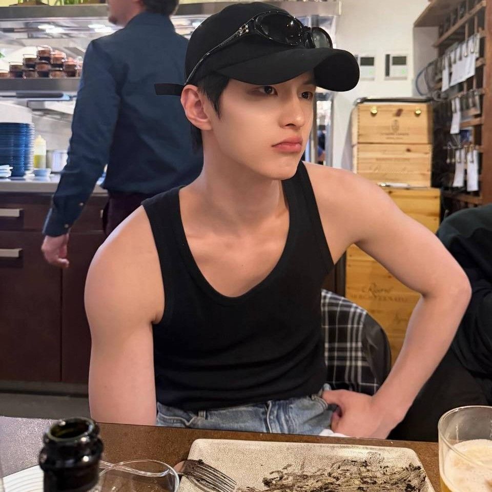 Behind-the-scenes cut of He Yu