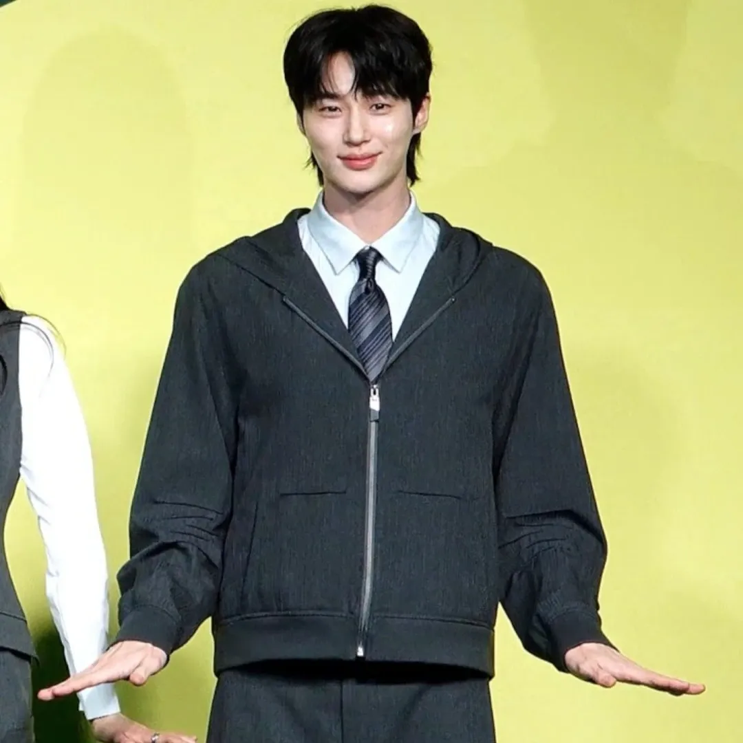 Behind-the-scenes cut of Byeon Wooseok