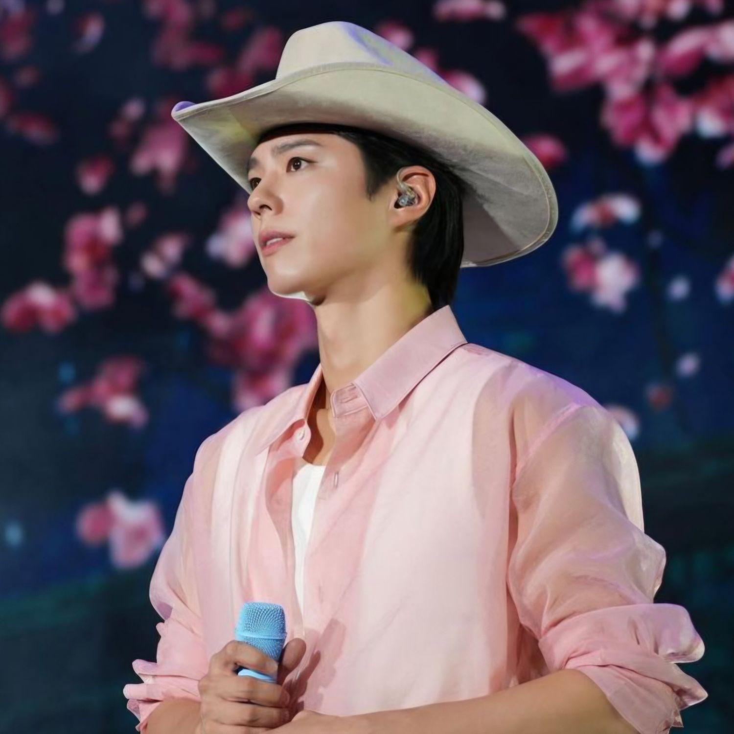 A moment captured by a fan of Park Bogum