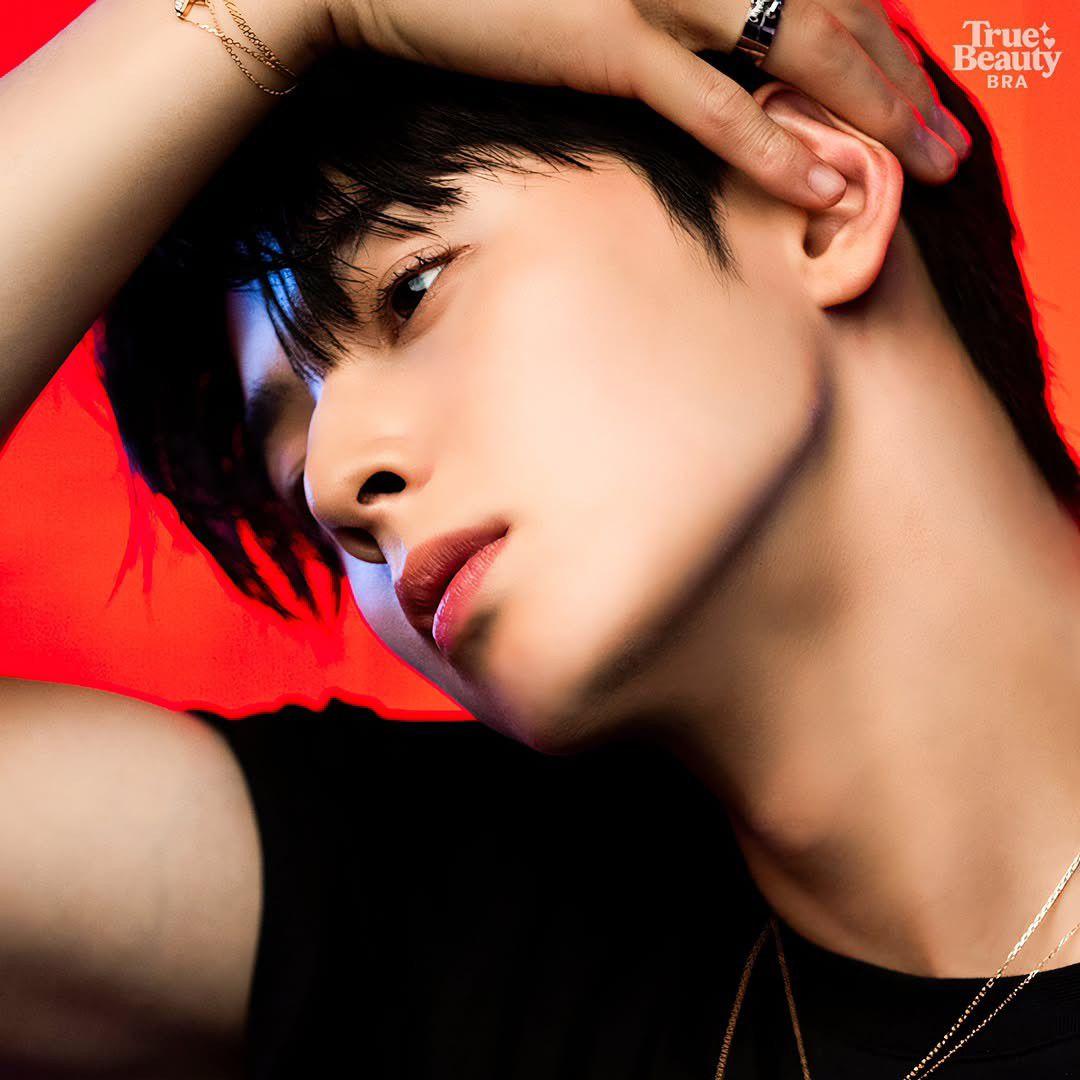 Latest photo of Cha Eunwoo