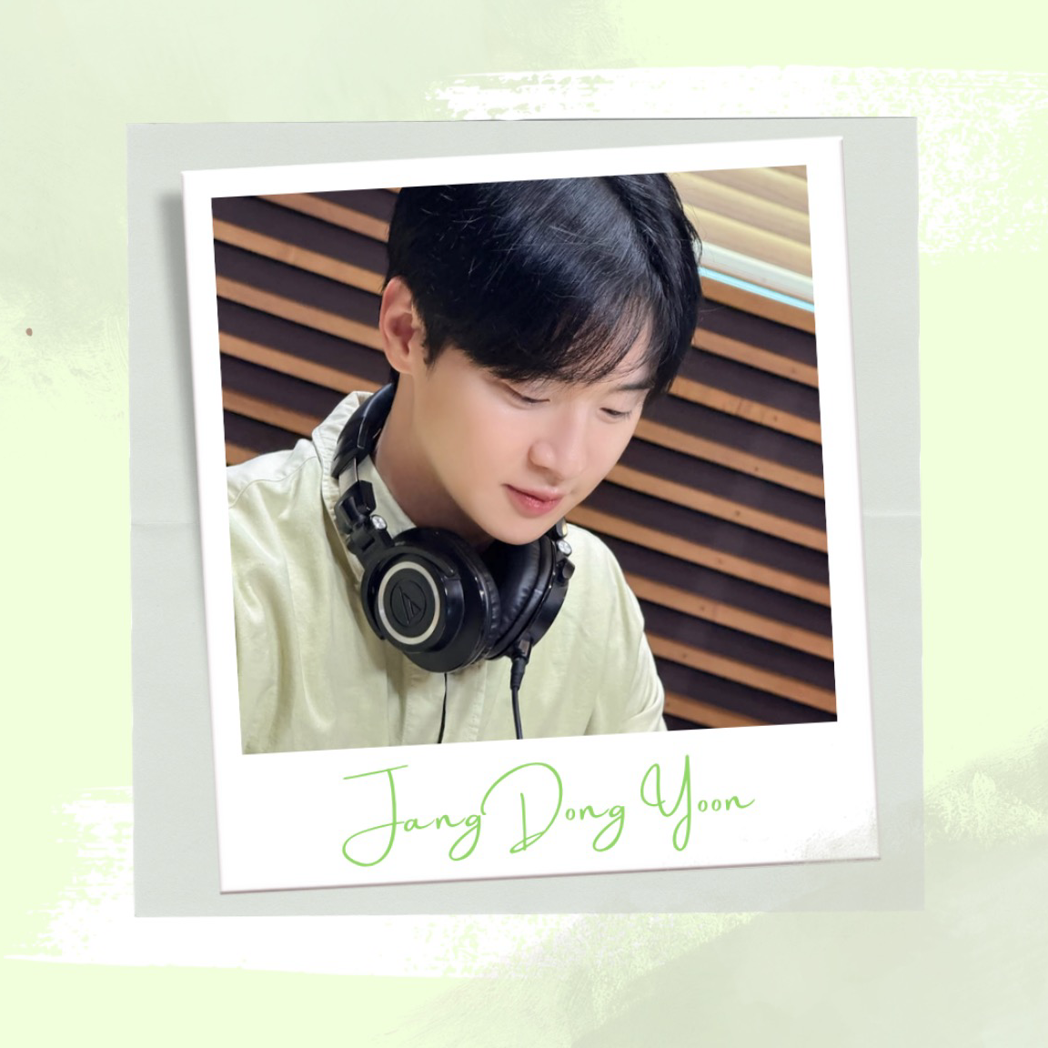 A moment captured by a fan of Jang Dongyoon