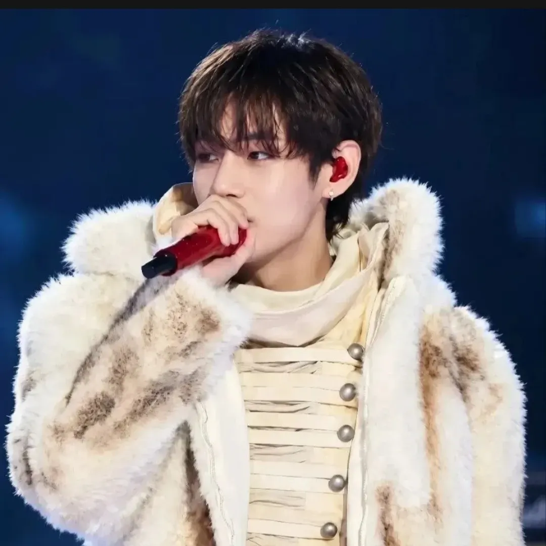 Recent activity shot of Kim Taehyung (V)