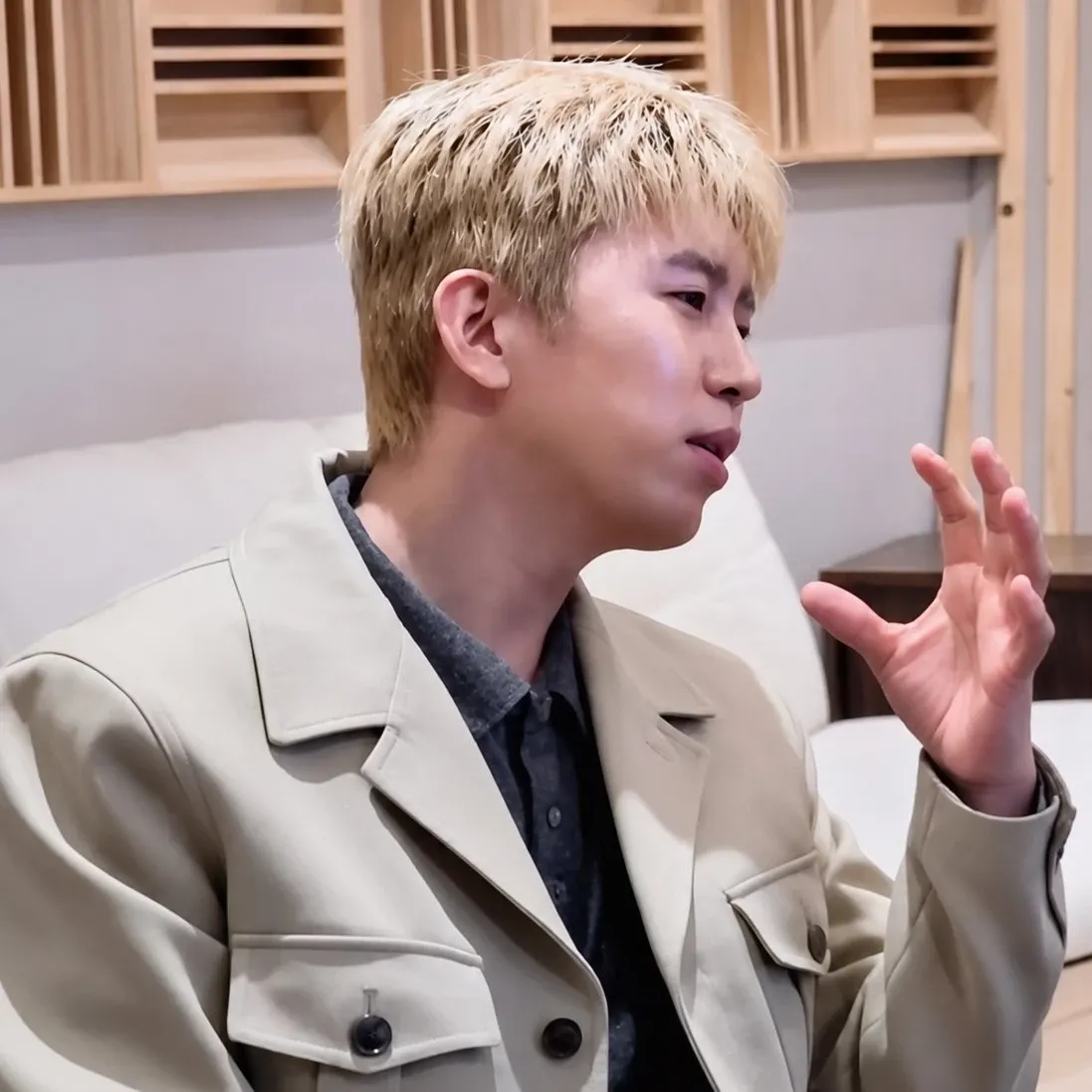 Cuplikan di balik layar dari Lim Youngwoong