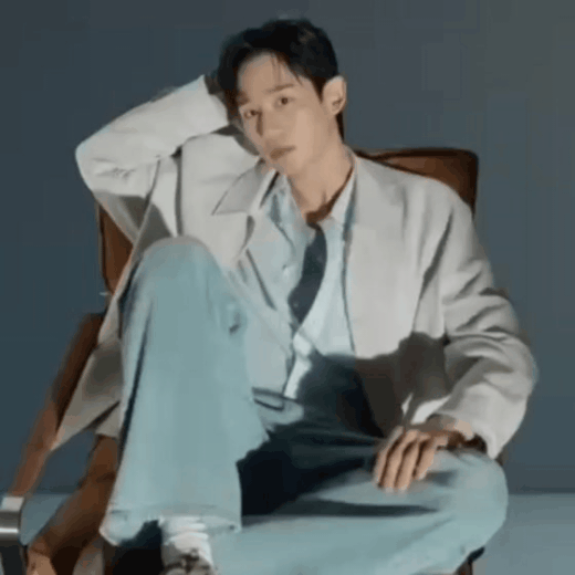 粉丝拍下的丁海寅瞬间