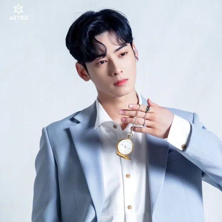 Recent activity shot of Cha Eunwoo