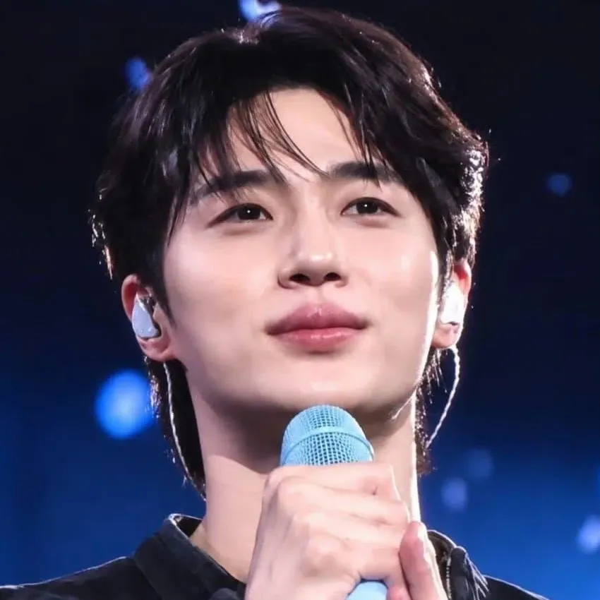 Latest photo of Byeon Wooseok