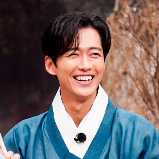 Behind-the-scenes cut of Namkoong Min