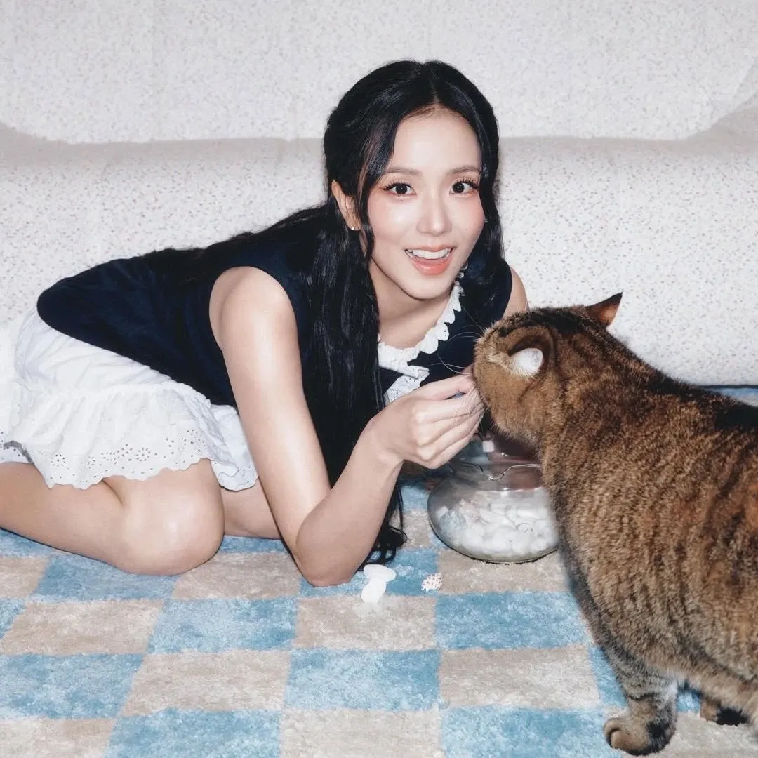 Latest photo of Jisoo (1995)