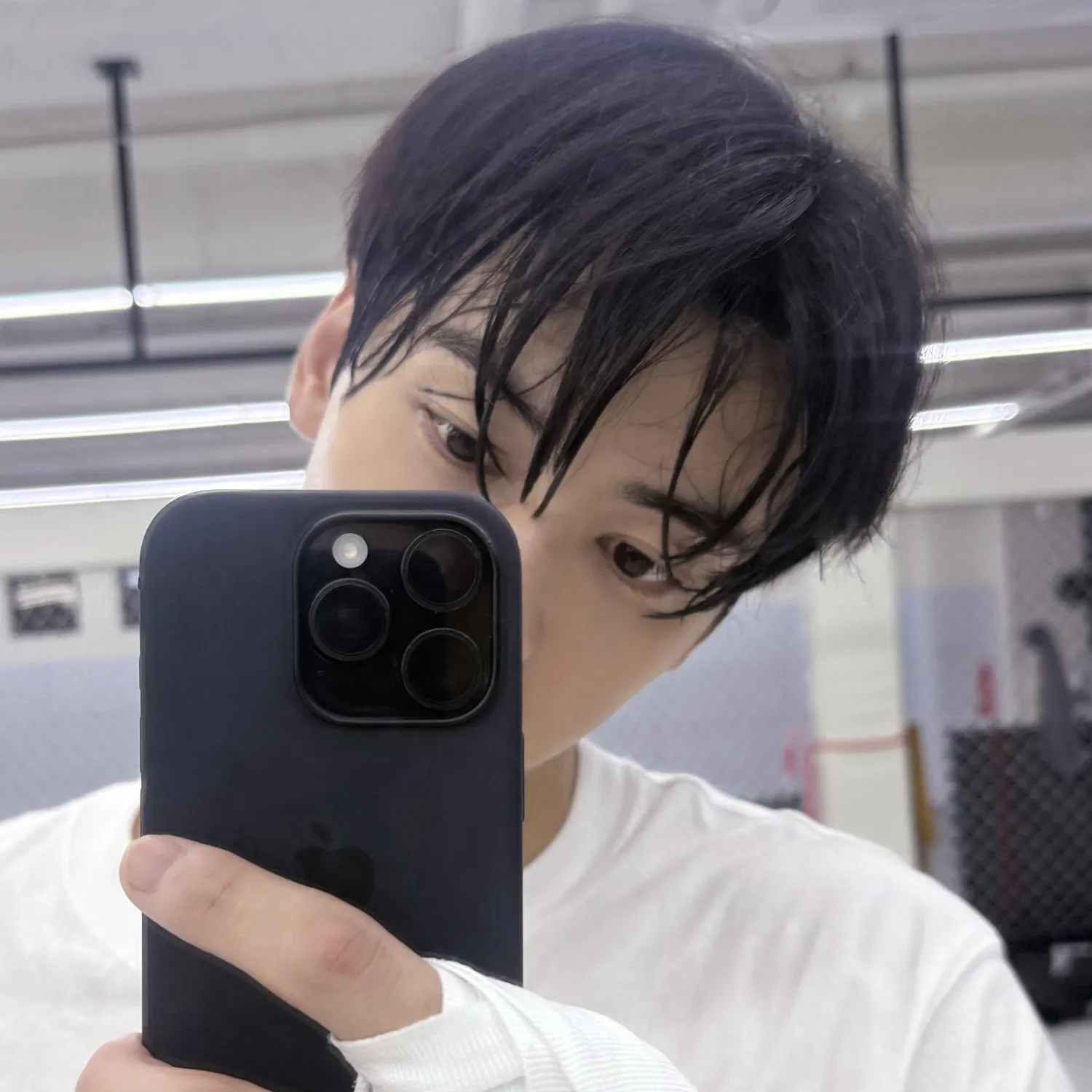 Behind-the-scenes cut of Cha Eunwoo