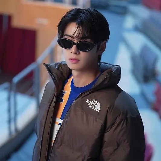 Recent activity shot of Cha Eunwoo