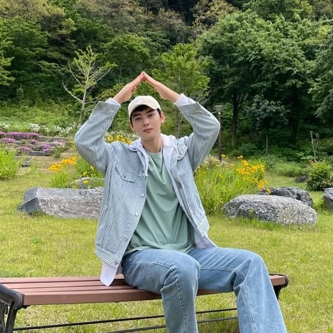 A moment captured by a fan of Cha Eunwoo