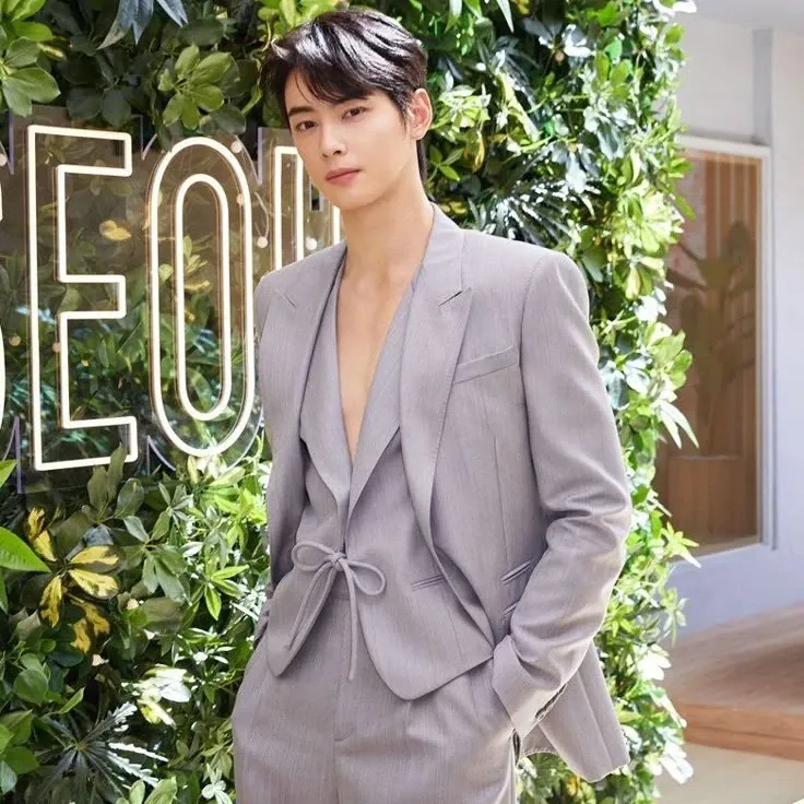 A moment captured by a fan of Cha Eunwoo