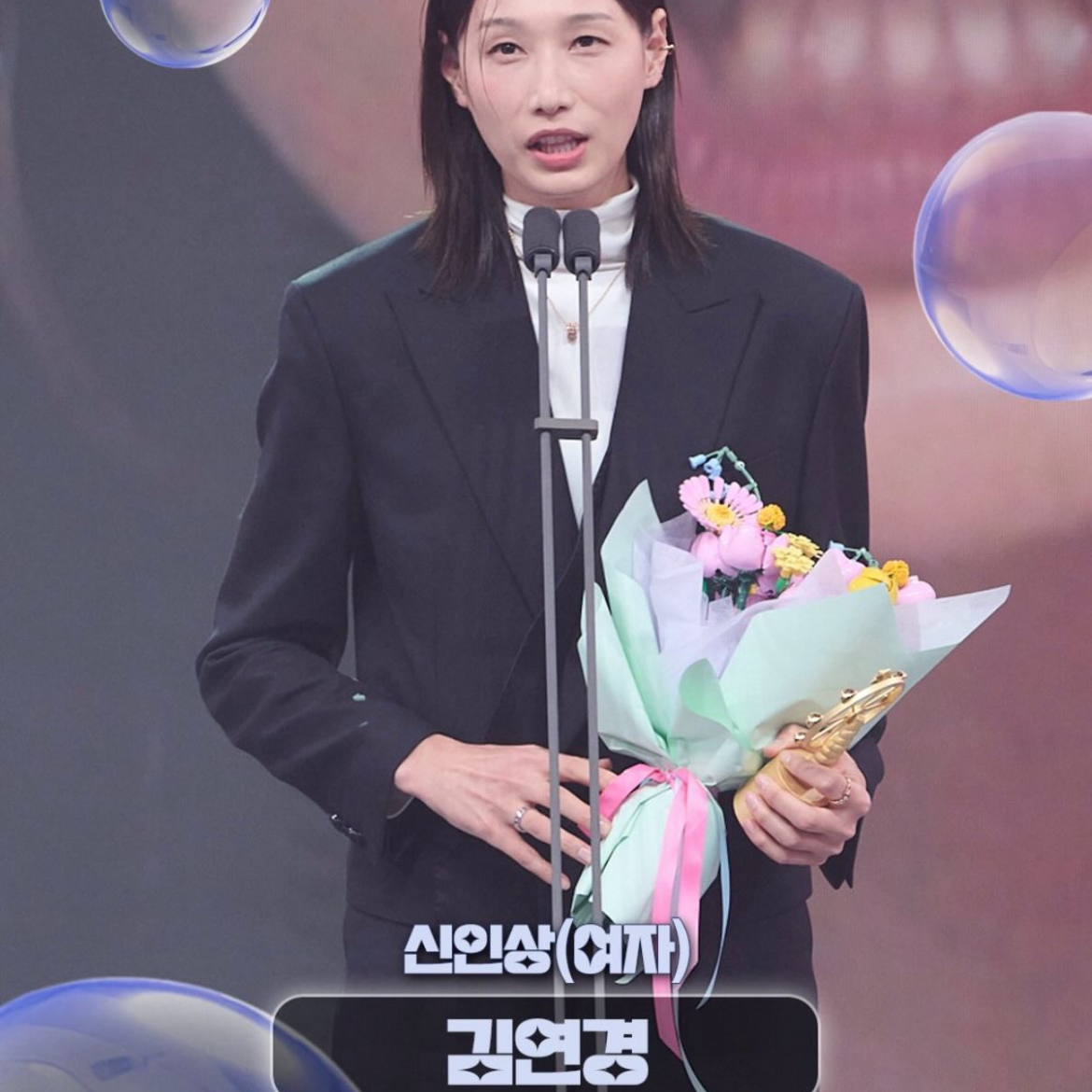 Behind-the-scenes cut of Kim Yeonkoung