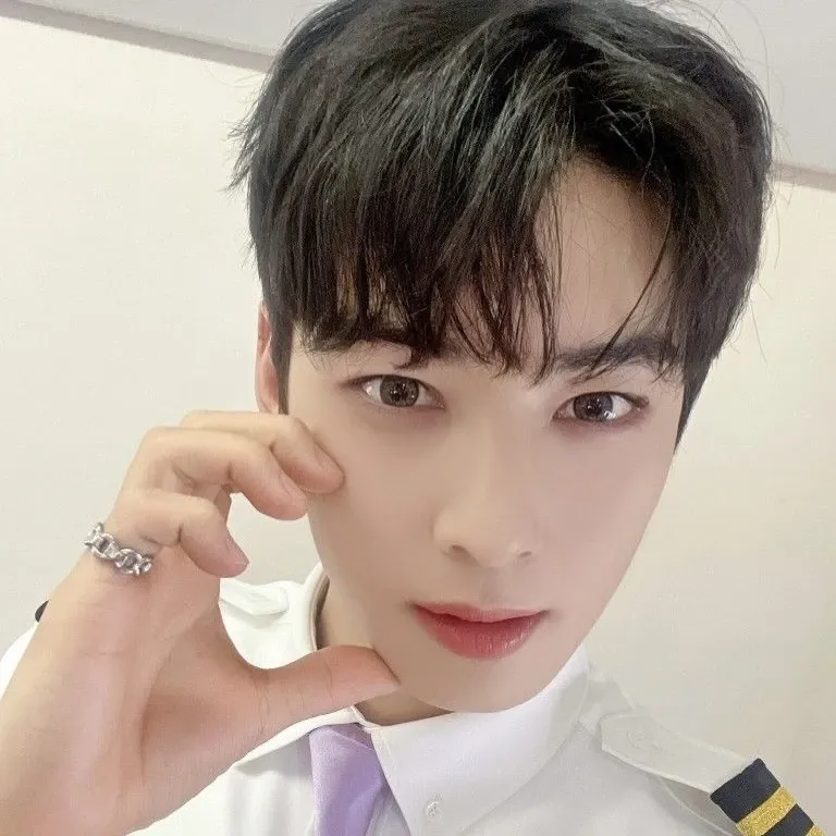 Recent activity shot of Cha Eunwoo