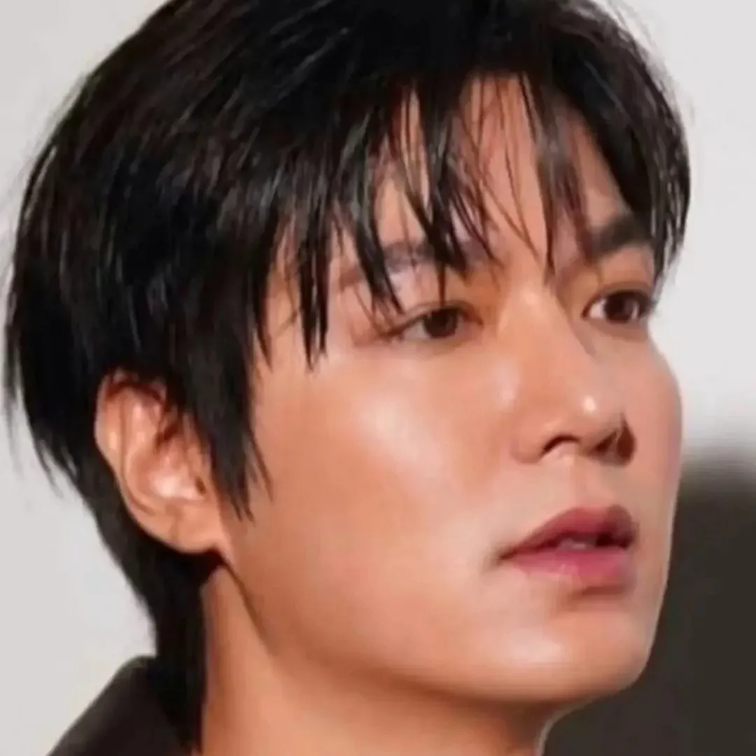 Recent activity shot of Lee Minho