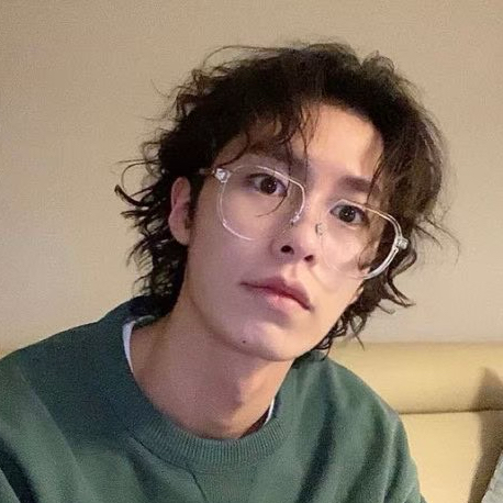 Behind-the-scenes cut of Lee Jaewook