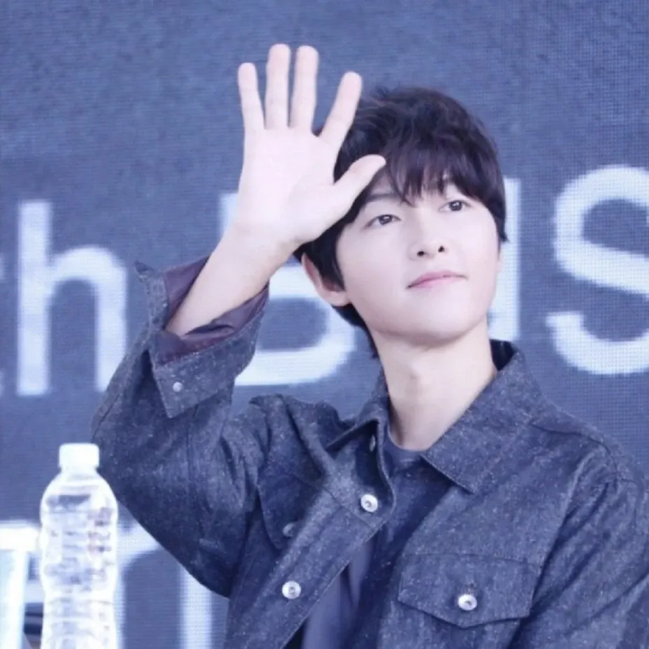 Foto kegiatan terbaru dari Song Joongki