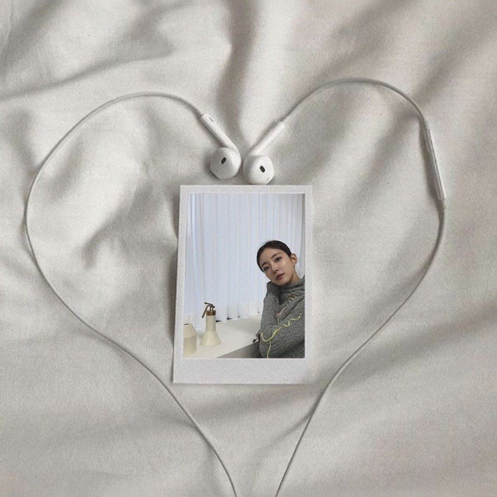 Behind-the-scenes cut of Lee Seyoung