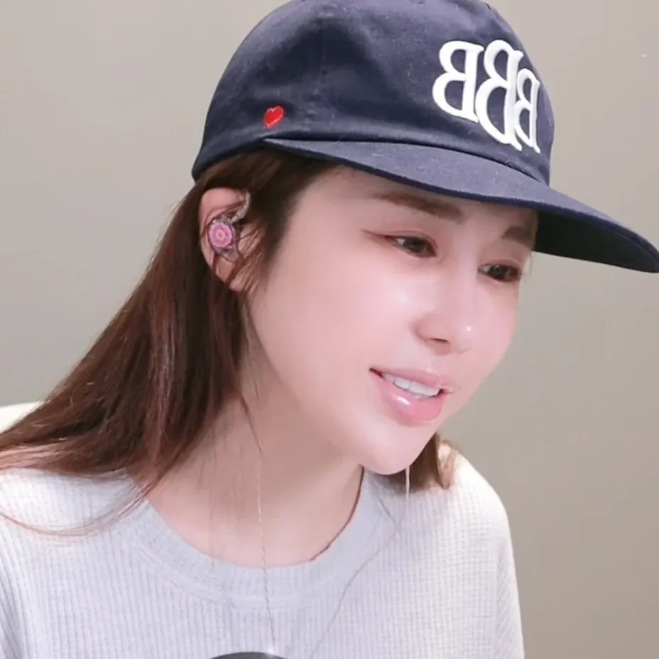 Cuplikan di balik layar dari Kim Soyou