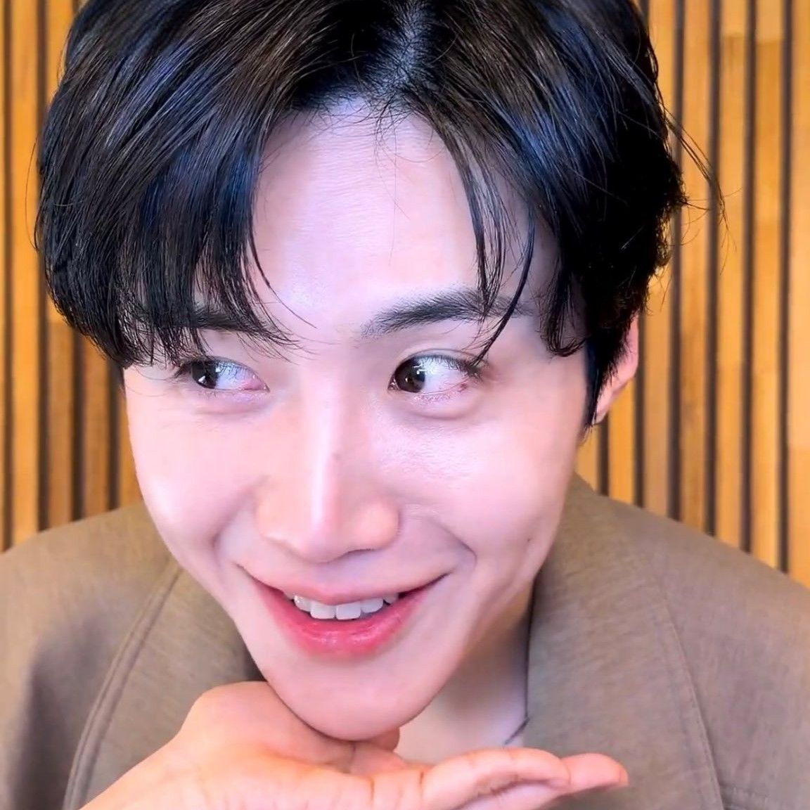Behind-the-scenes cut of Kim Seonho