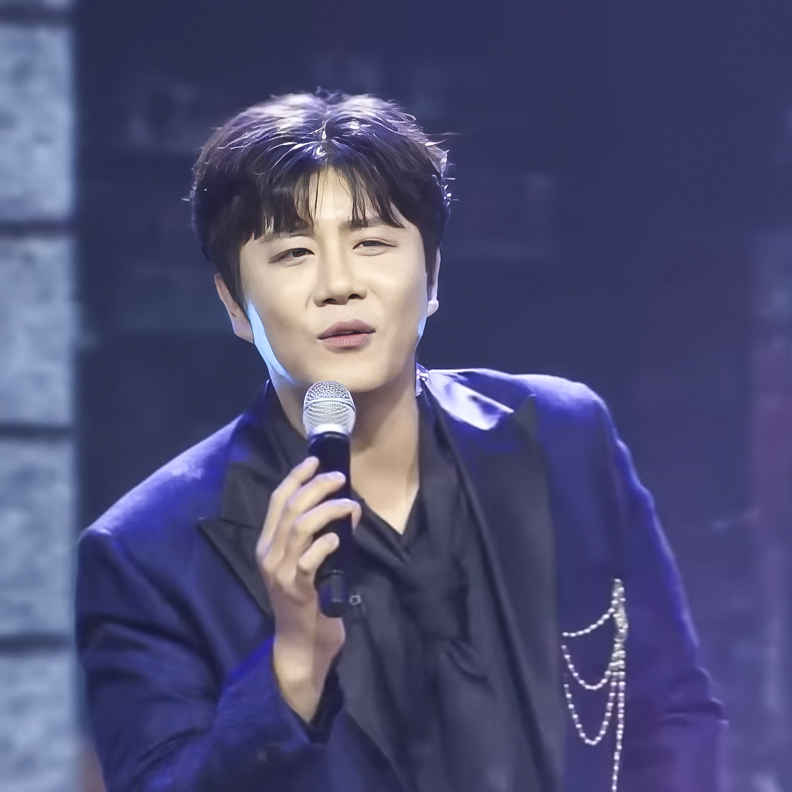 チン・ヘソンのビハインドカット