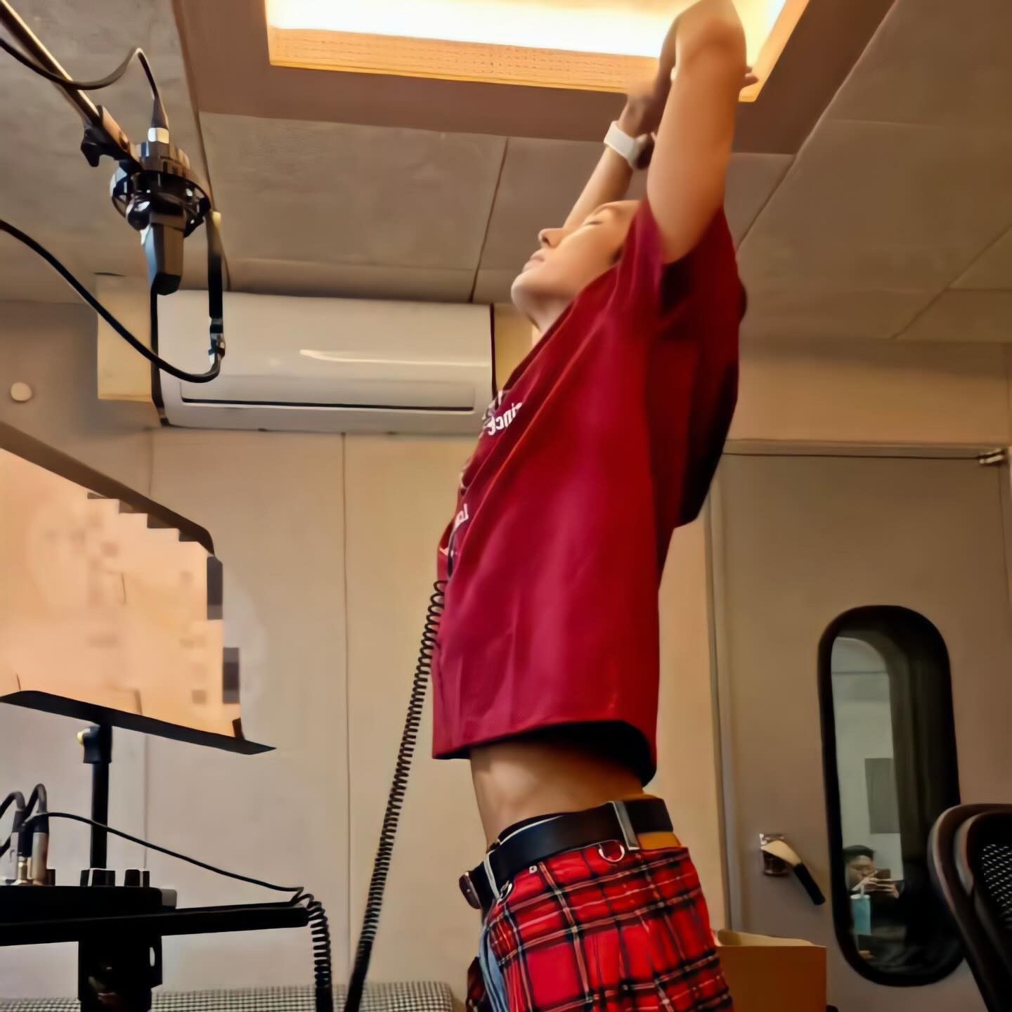 A moment captured by a fan of Lee Joongi