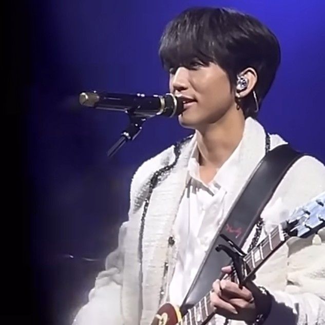 Behind-the-scenes cut of Lee Seungyoon